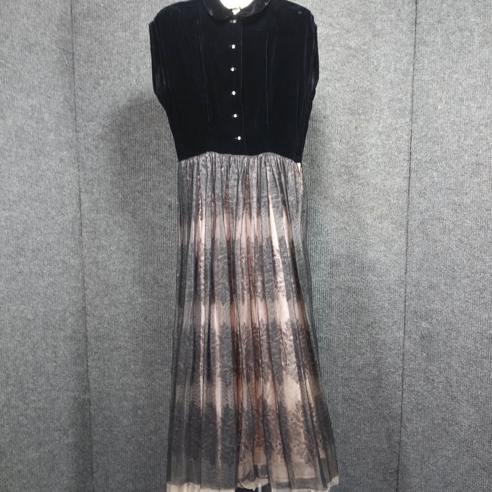 1950's Vintage Black Velvet Evening Gown with Black Lace Skirt Beige Lining